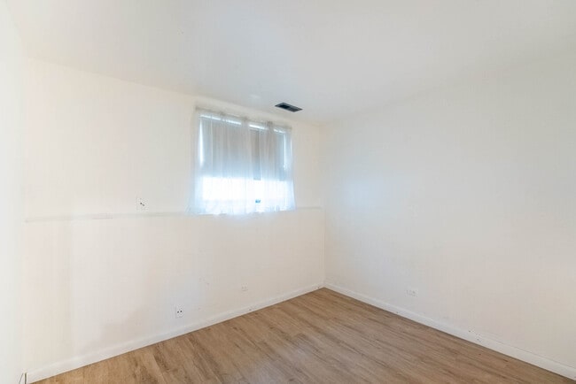Building Photo - 121 S Orchard Dr