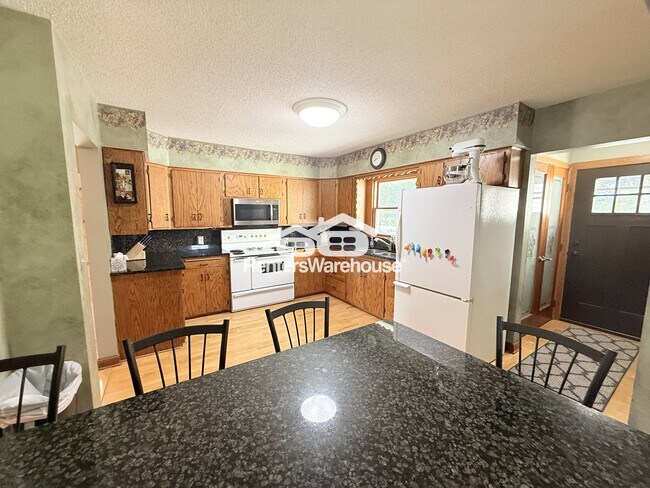 Building Photo - 840 Park Ave