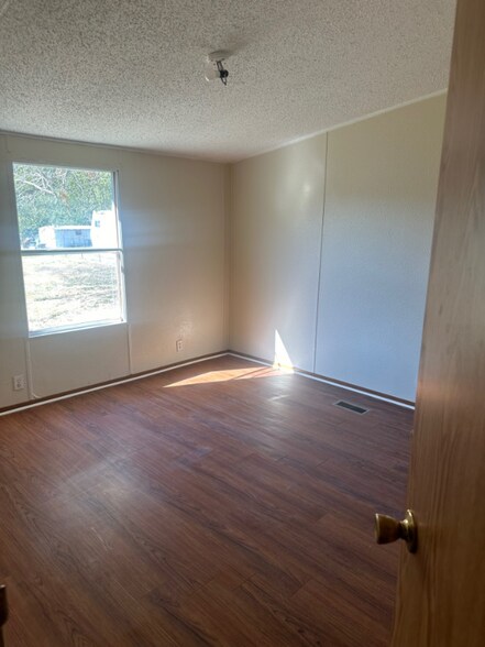 Building Photo - 237 Crescent Creek Ln