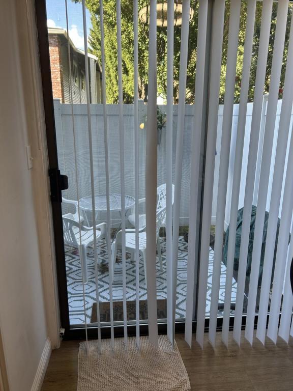 Building Photo - 2215 Poplar Dr