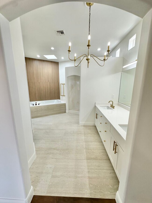 Building Photo - Beautiful 3-bed 2 bath Home! VIEWS VIEWS V...