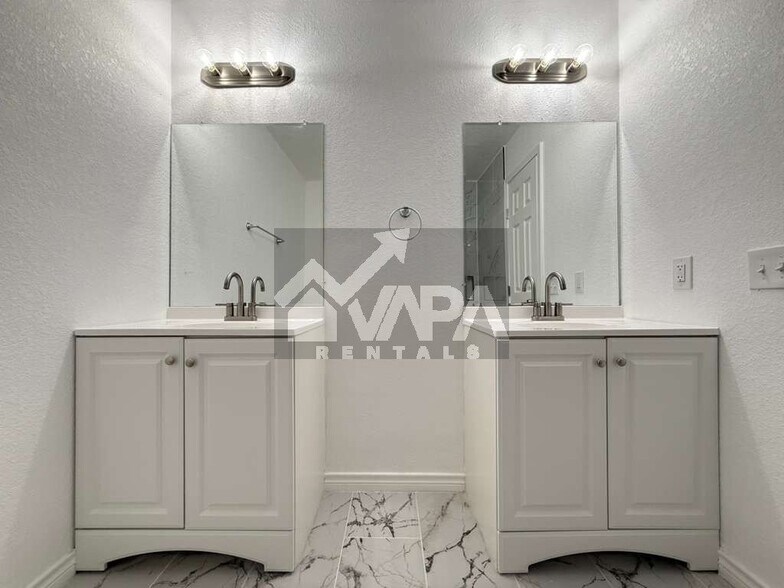 Building Photo - 7729 Narrow Pass St