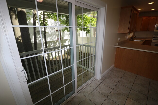 Building Photo - 38 Storer St