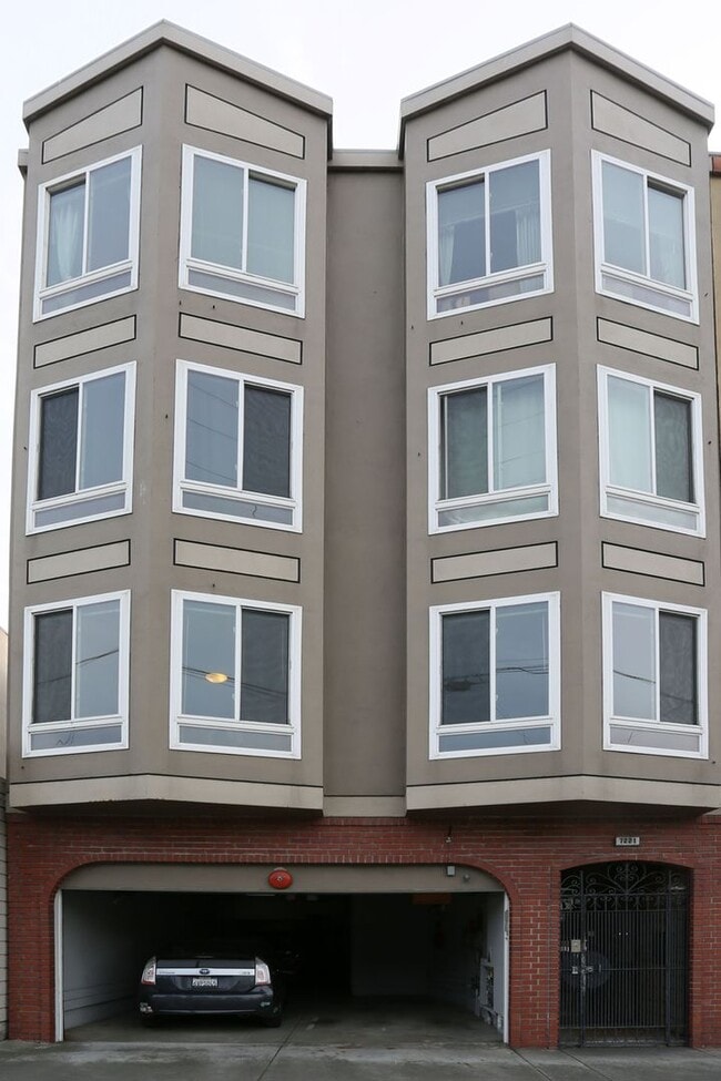 Building Photo - OPEN HOUSE: Tuesday (1/20) 7:30pm-8:00pm. Contemporary 2BR/1BA in the Outer Richmond, Yard, Laund...