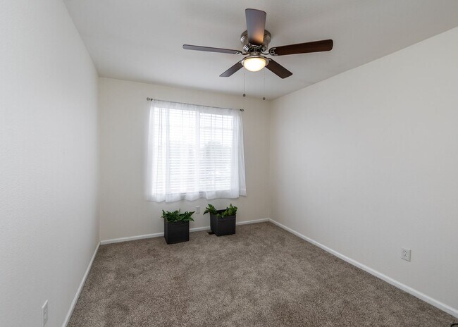 Building Photo - Lovely Home on East Side Near Military bas...