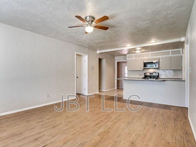 Building Photo - 2132 Andover Ct