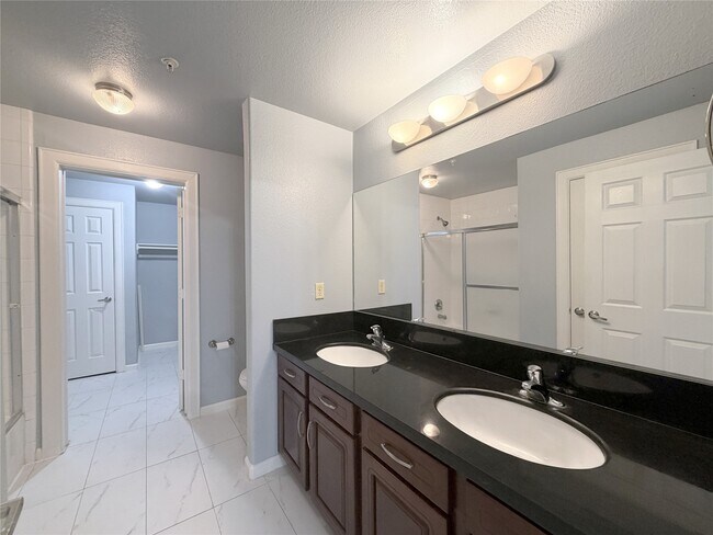 Building Photo - 6611 W Sam Houston Pkwy S