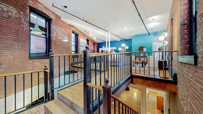 Building Photo - 19 Stanhope St