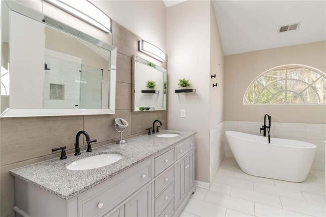 Building Photo - 2119 Tudor Castle Way