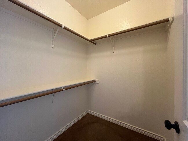 Building Photo - 3137 Silver Saddle Dr