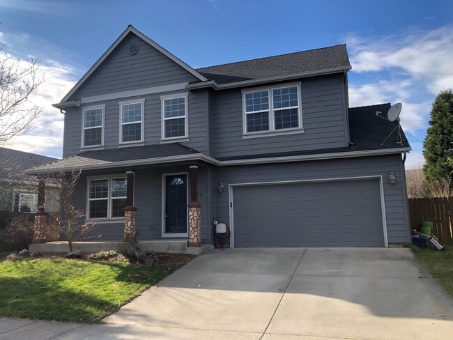 Primary Photo - 3 Bedroom House in the Heights On Hood River