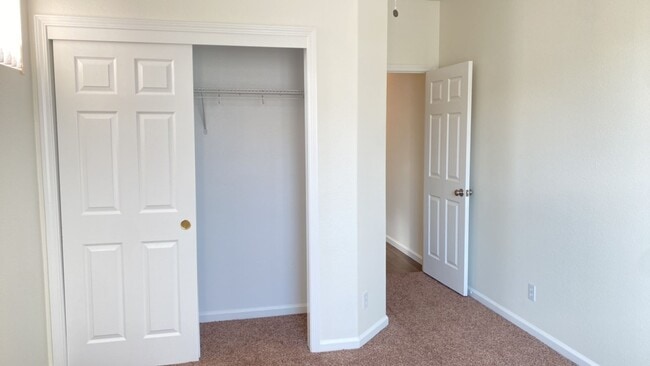 Building Photo - Riverbank