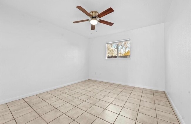 Building Photo - 3428 Lantern Ln