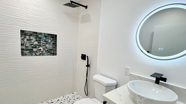 Building Photo - NEWLY REMODELED BEAUTIFUL 1 BEDROOM 1 BATH UNIT IN KANEOHE!