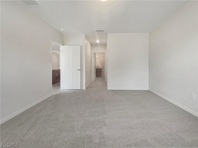 Building Photo - 131 NE 23rd Pl