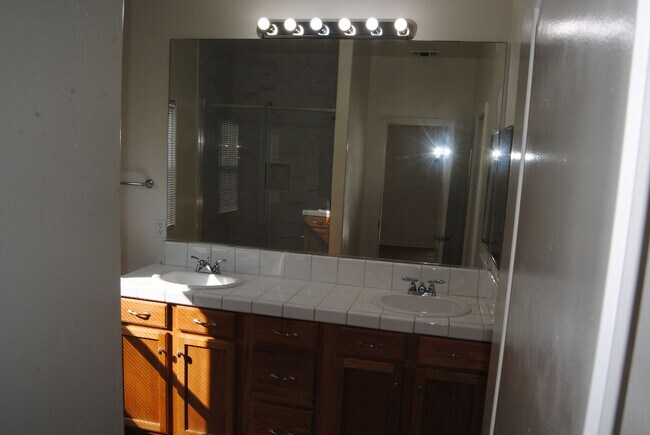 Building Photo - 2715 Paradise Point Pl