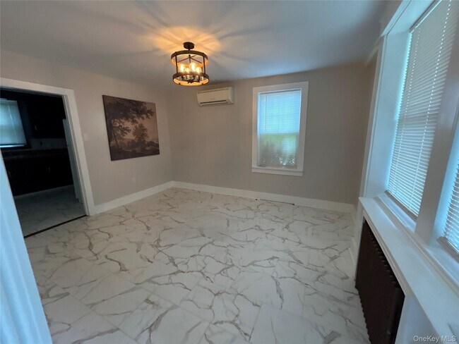 Building Photo - 5-5 Millerton Green Cir