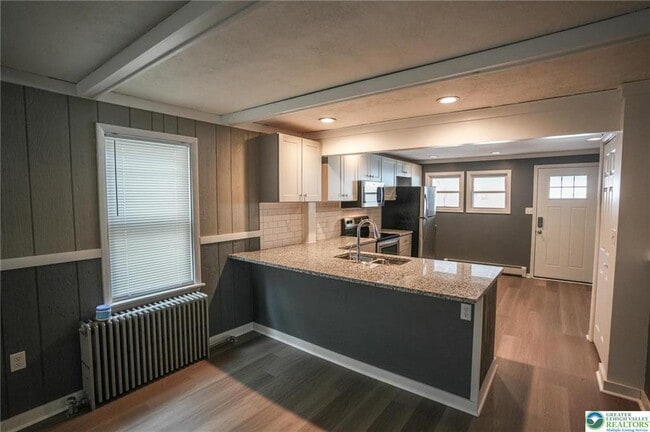 Building Photo - 637 Lehigh Ave