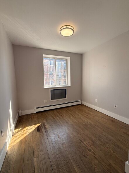 Building Photo - 821 Madison St