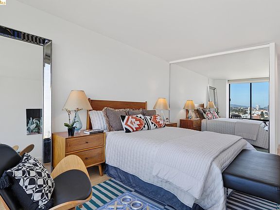 Building Photo - 565 Bellevue Ave