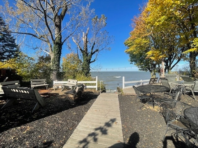 Building Photo - Single family home with access to Lake Eerie!