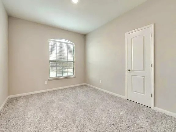 Building Photo - 2304 Dahlia Way