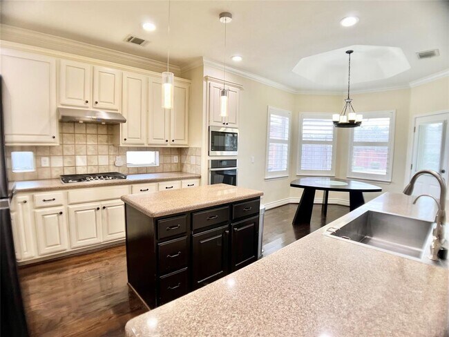 Building Photo - 8431 Big Bend Dr