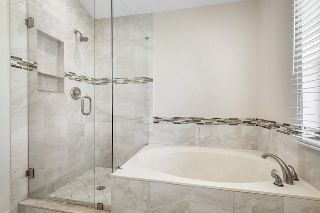 Building Photo - 790 Clearbrook Park Cir