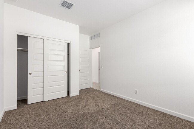 Building Photo - Brand New - Never Lived In 4 Bedroom / 2 B...