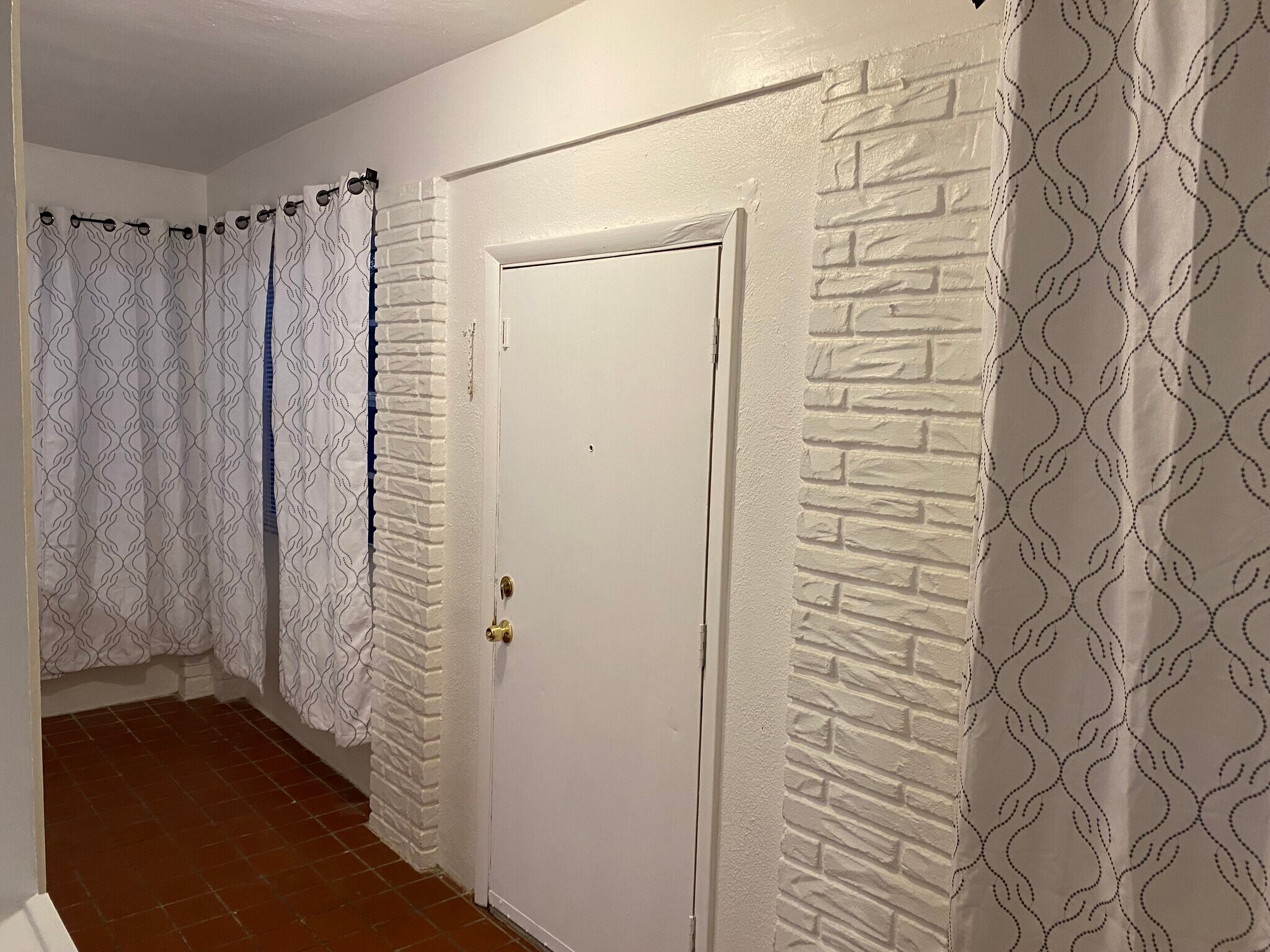 Building Photo - 1588 NE 110th St