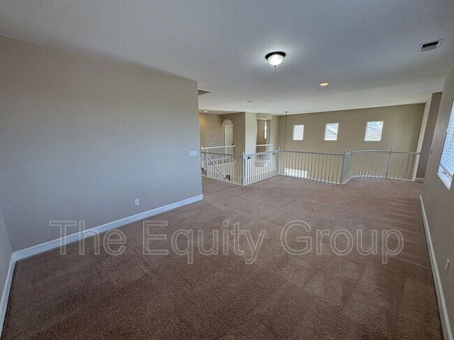 Building Photo - 3116 W Buena Vista Ave