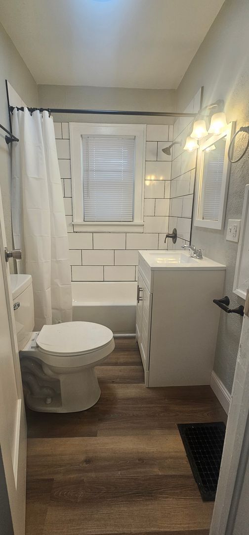 Building Photo - 2115 W 8th St