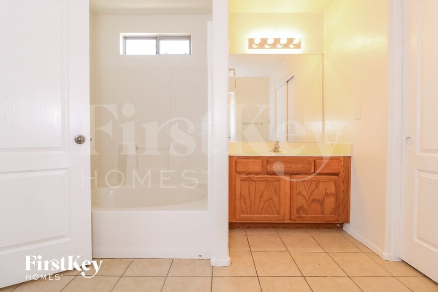 Building Photo - 8953 S 253rd Ave