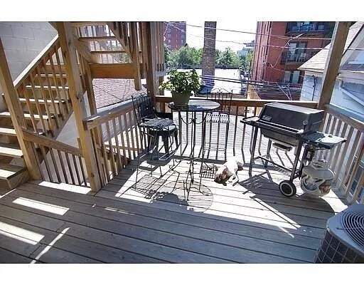 Building Photo - 841 W Buckingham Pl