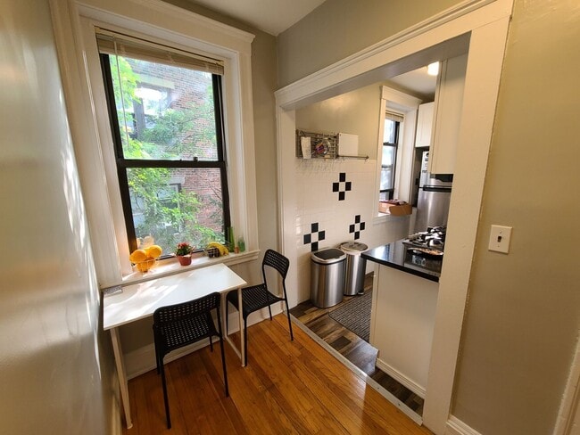 Building Photo - Furnished - Cleveland Circle - Close to T - Laundry Facility