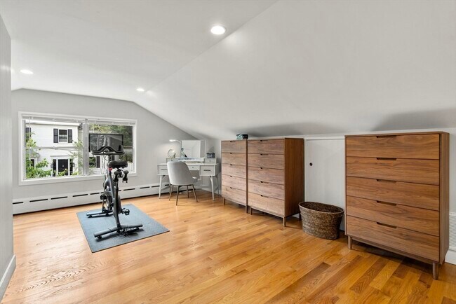 Building Photo - 20 Follen St