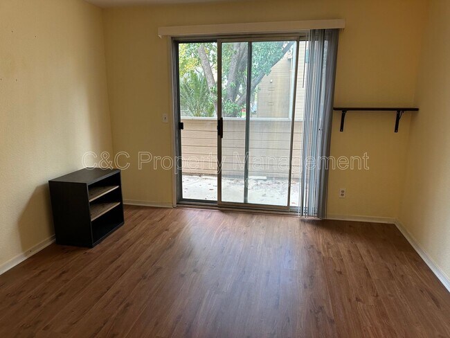 Building Photo - 1019 Dornajo Way