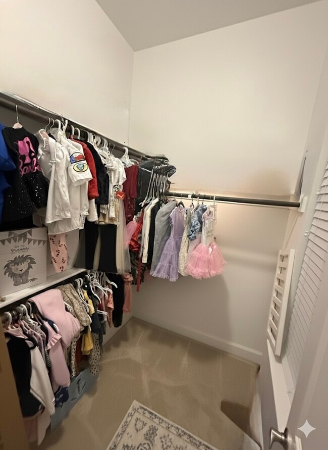 Building Photo - 557 Reale Dr