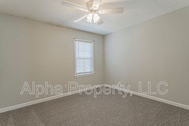 Building Photo - 501 Edwards Rd