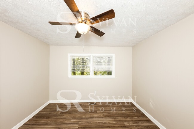 Building Photo - Do not miss out on the incredible opportunity !