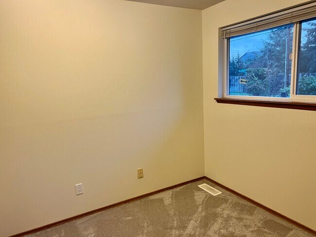 Building Photo - 3Bd/1.5Ba Covington House