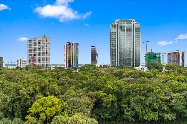 Building Photo - 1600 SW 1st Ave