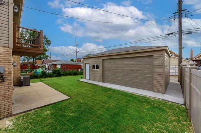 Building Photo - 5614 S Moody Ave