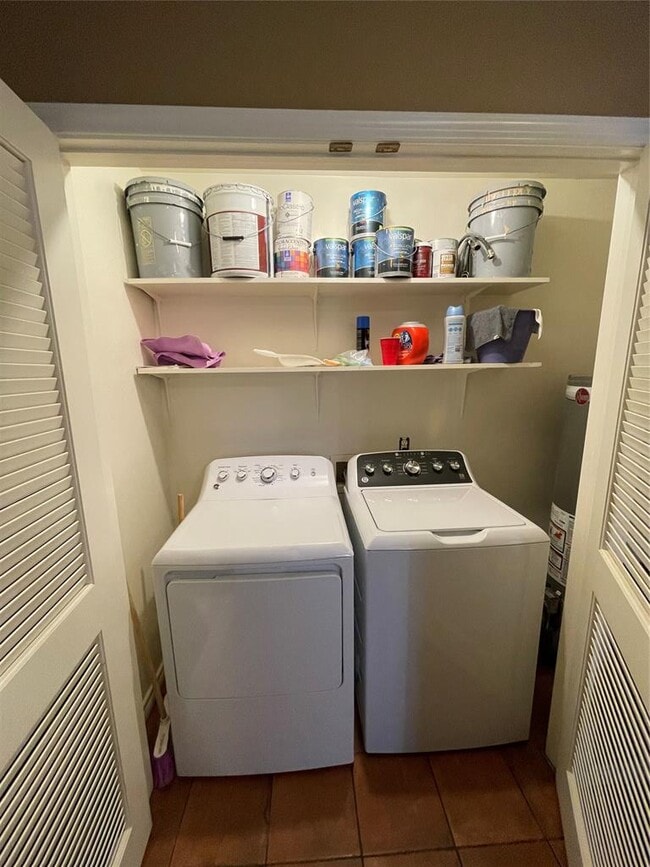 Building Photo - 940 E Guadalupe St