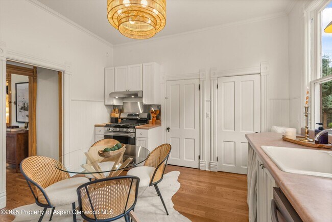 Building Photo - 500 W Francis St