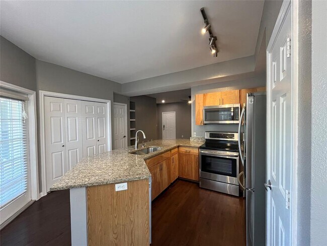 Building Photo - 2320 Gracy Farms Ln