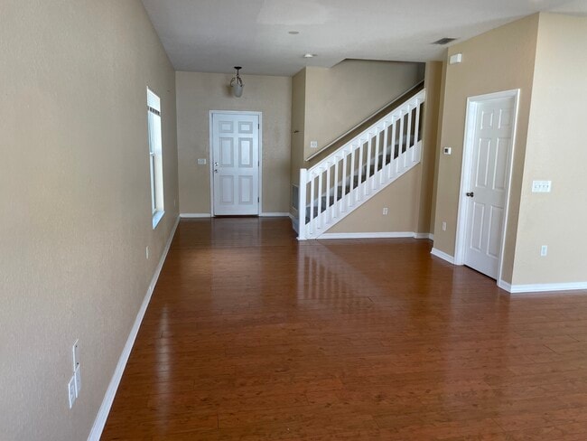 Living rm front entry - 12426 NE 52nd Loop