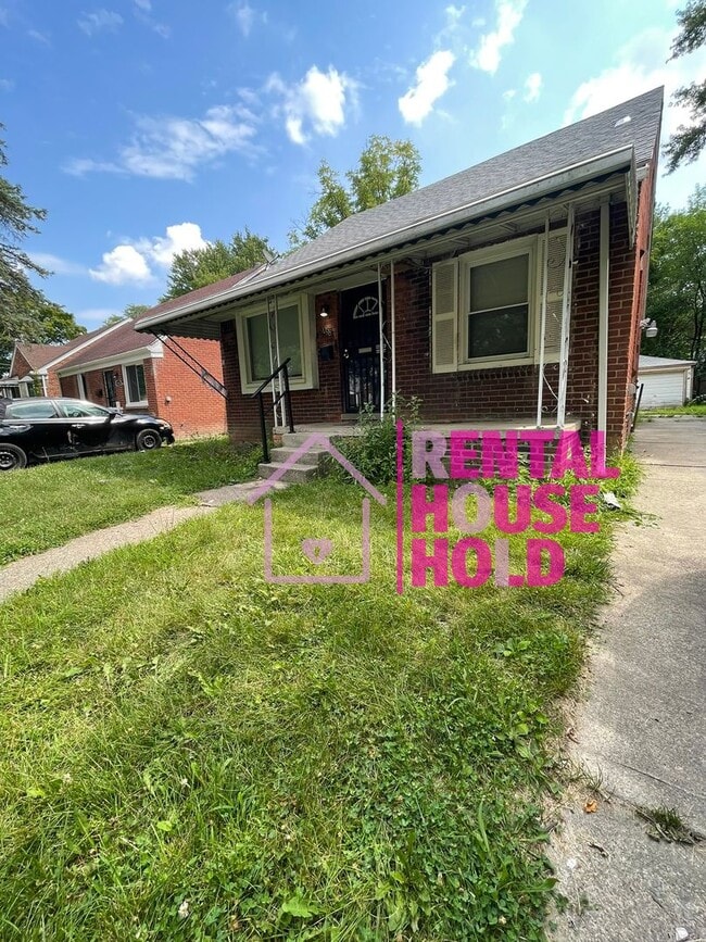 Building Photo - ~ 3 BEDROOM 1.5 BATH~ FREE PRE-SCREEN