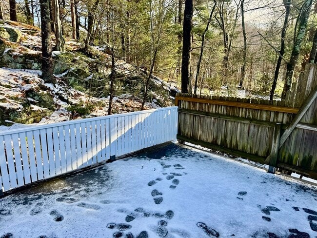 Building Photo - 165 Grove