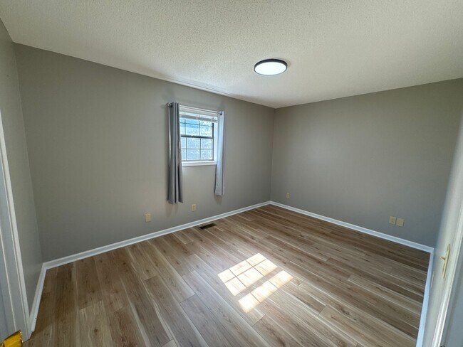 Building Photo - 1007 Northwood Dr